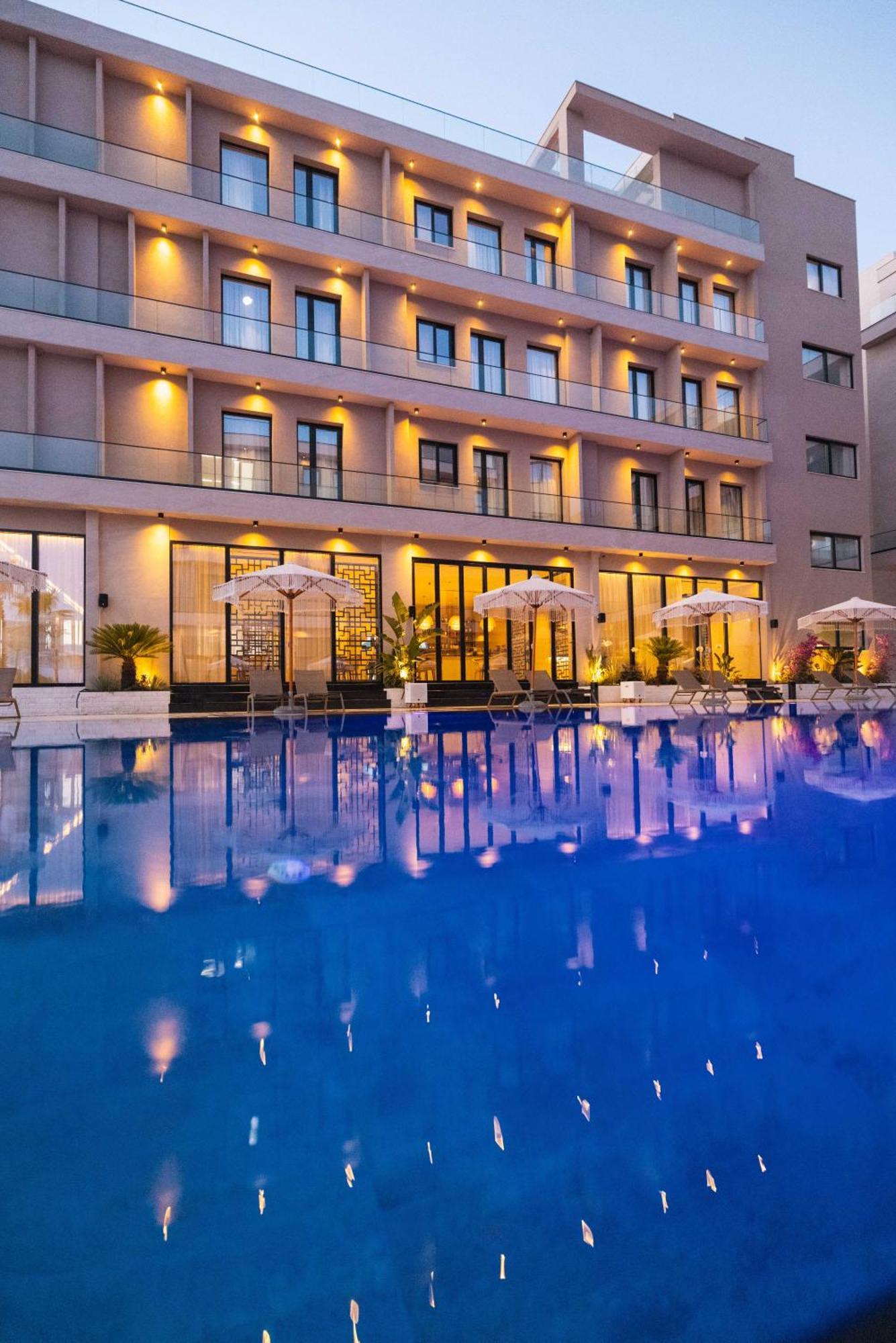 Radhimë Tris3 Hotel מראה חיצוני תמונה