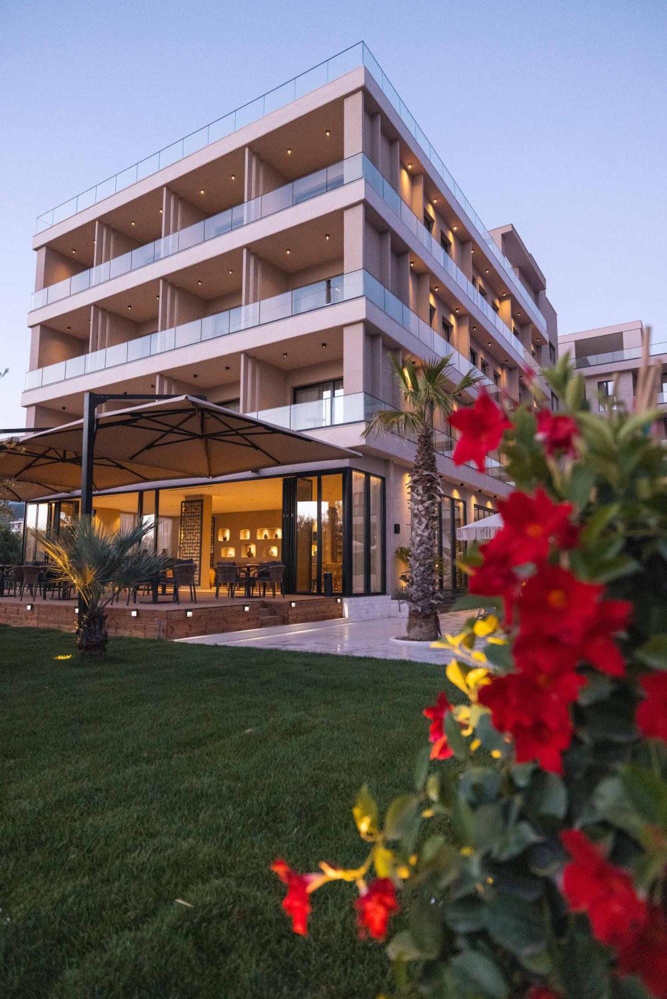 Radhimë Tris3 Hotel מראה חיצוני תמונה