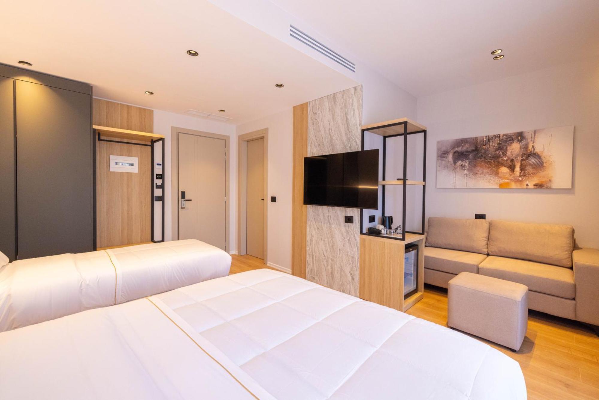 Radhimë Tris3 Hotel מראה חיצוני תמונה