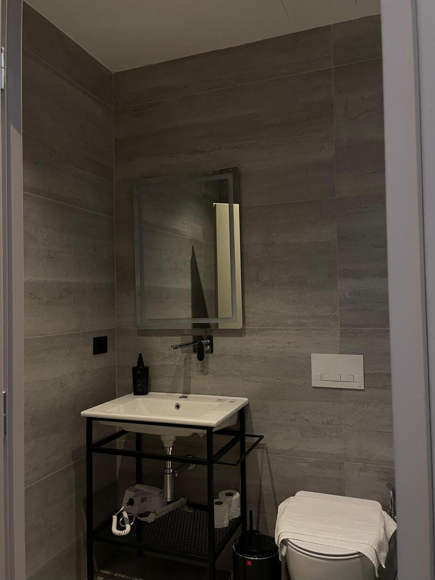 Radhimë Tris3 Hotel מראה חיצוני תמונה